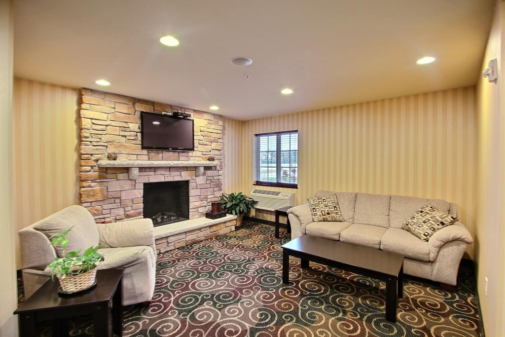 Boarders Inn & Suites By Cobblestone Hotels - ออชคอช ภายนอก รูปภาพ