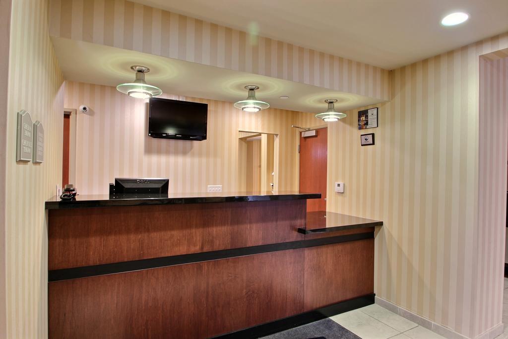 Boarders Inn & Suites By Cobblestone Hotels - ออชคอช ภายนอก รูปภาพ