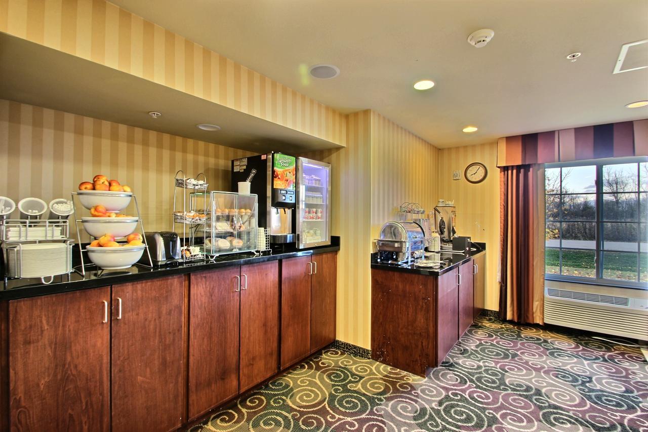 Boarders Inn & Suites By Cobblestone Hotels - ออชคอช ภายนอก รูปภาพ