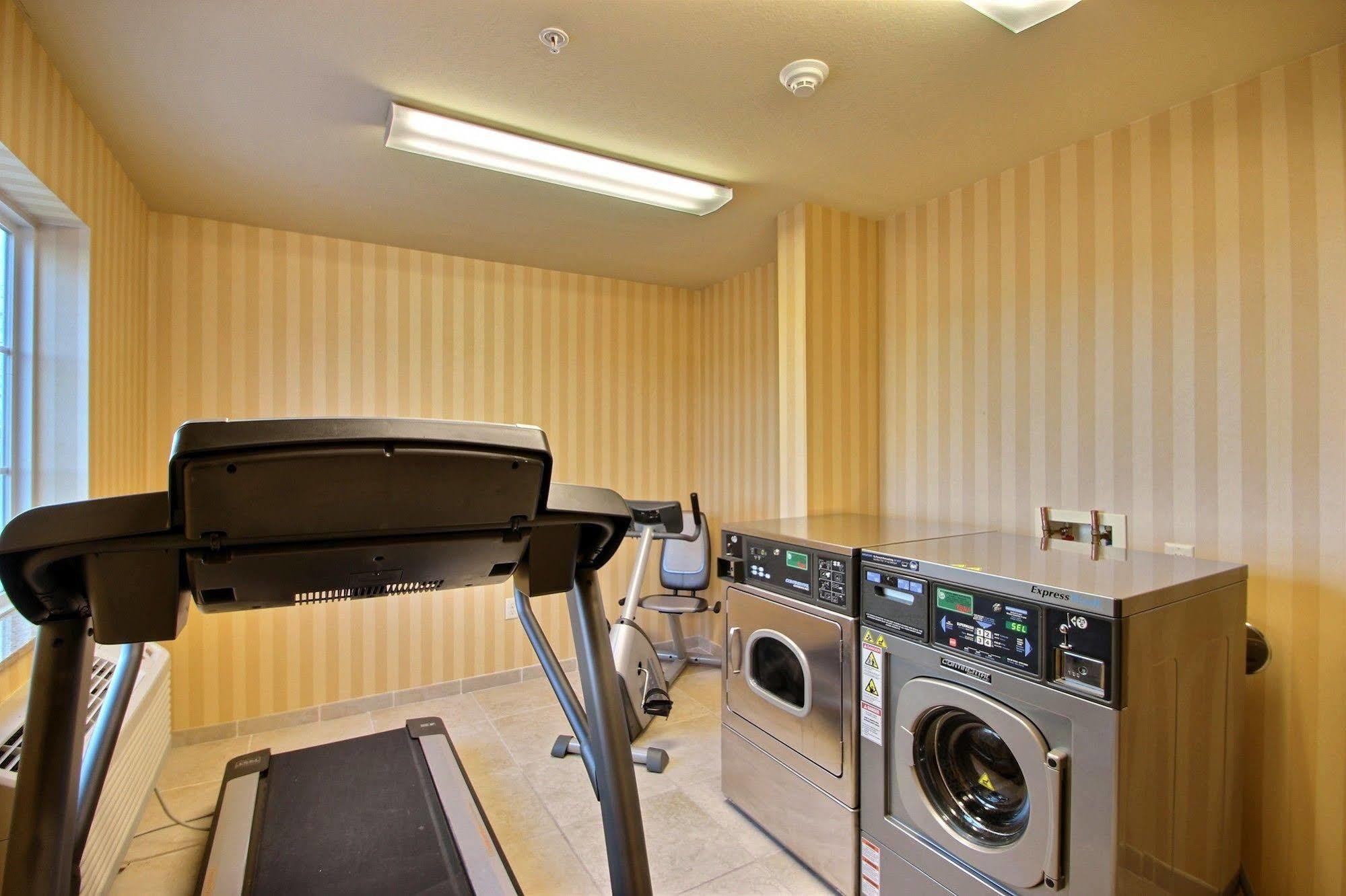 Boarders Inn & Suites By Cobblestone Hotels - ออชคอช ภายนอก รูปภาพ