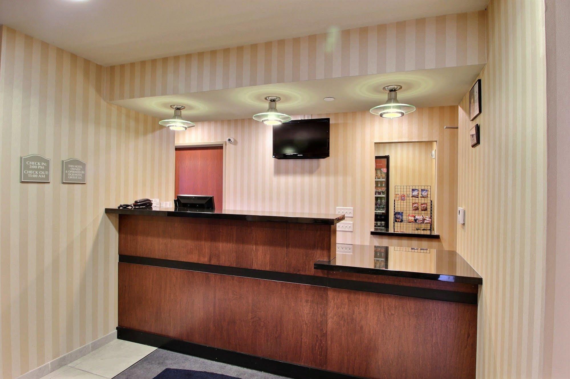 Boarders Inn & Suites By Cobblestone Hotels - ออชคอช ภายนอก รูปภาพ