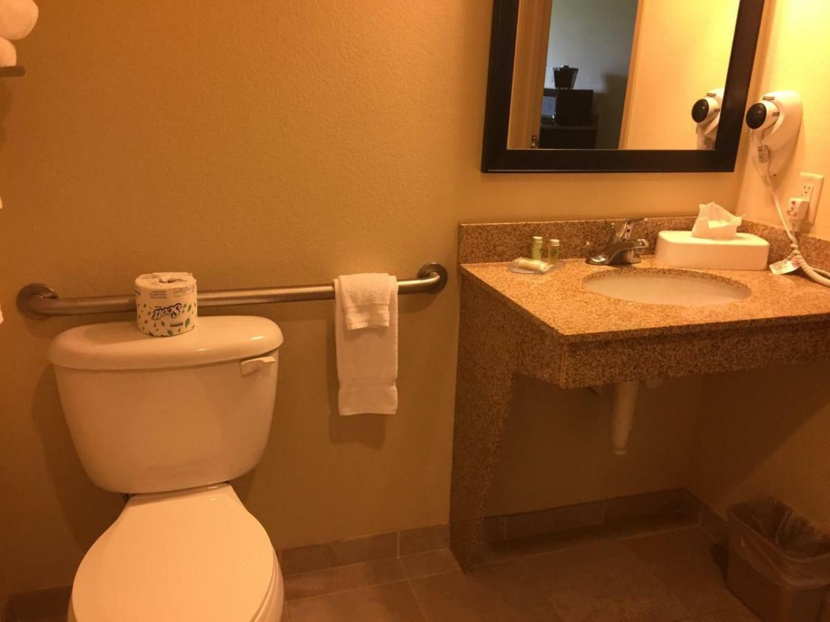 Boarders Inn & Suites By Cobblestone Hotels - ออชคอช ภายนอก รูปภาพ