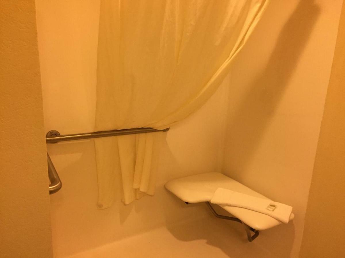 Boarders Inn & Suites By Cobblestone Hotels - ออชคอช ภายนอก รูปภาพ